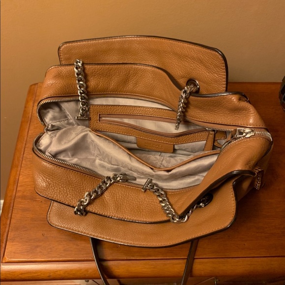 Michel Kors tan purse with silver embellishments - Picture 3 of 4